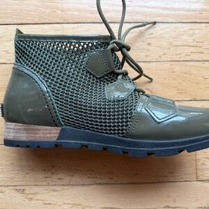 Sorel Green Mesh Lace-Up Boots